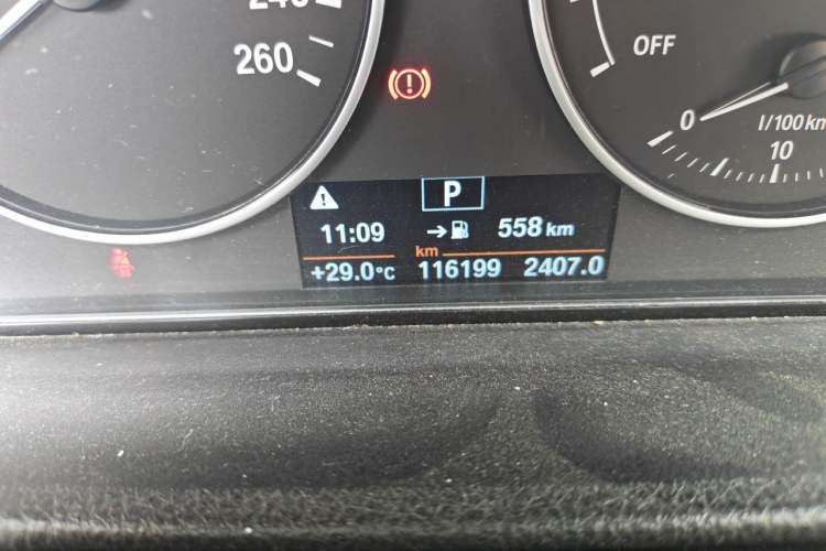 Used BMW 3 Series 2016 320Li Fashion Model Odometer Close Up