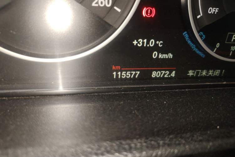 Used BMW 3 Series 2016 328Li Fashion Model Odometer Close Up