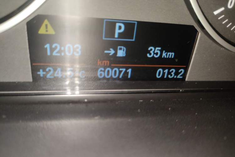 Used BMW 3 Series 2016 320Li Fashion Model Odometer Close Up