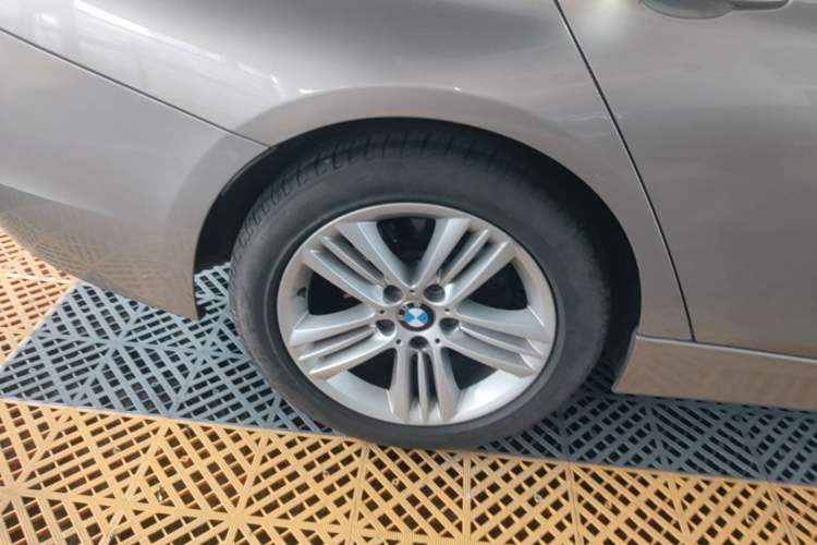 Used BMW 3 Series 2016 320Li Fashion Model Right Rear Wheel Hub