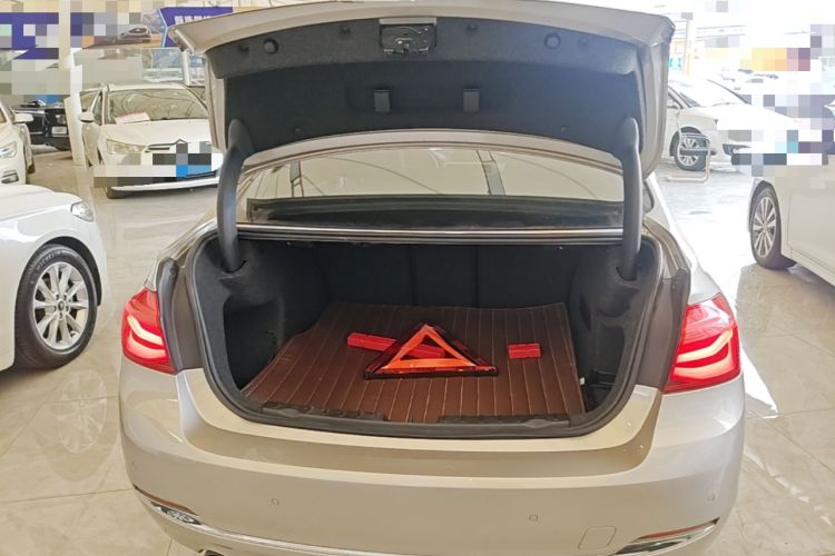 Used BMW 3 Series 2016 320Li Fashion Model Trunk