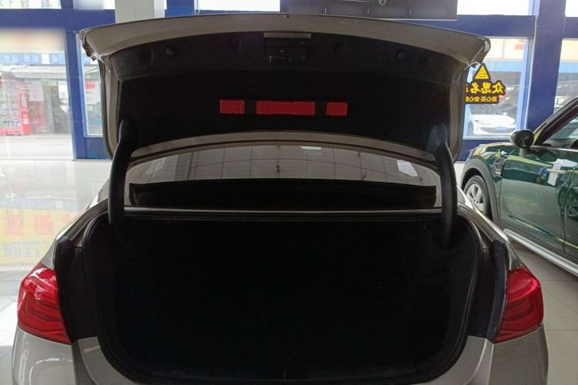 Used BMW 3 Series 2016 320i Fashion Model Trunk