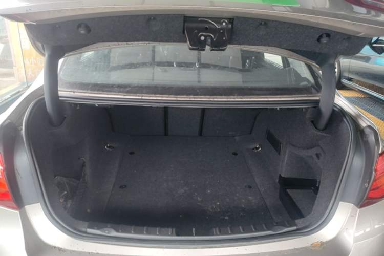 Used BMW 3 Series 2016 320Li Fashion Model Trunk
