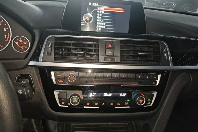 Used BMW 3 Series 2016 320Li Fashion Model Audio And AC Panel