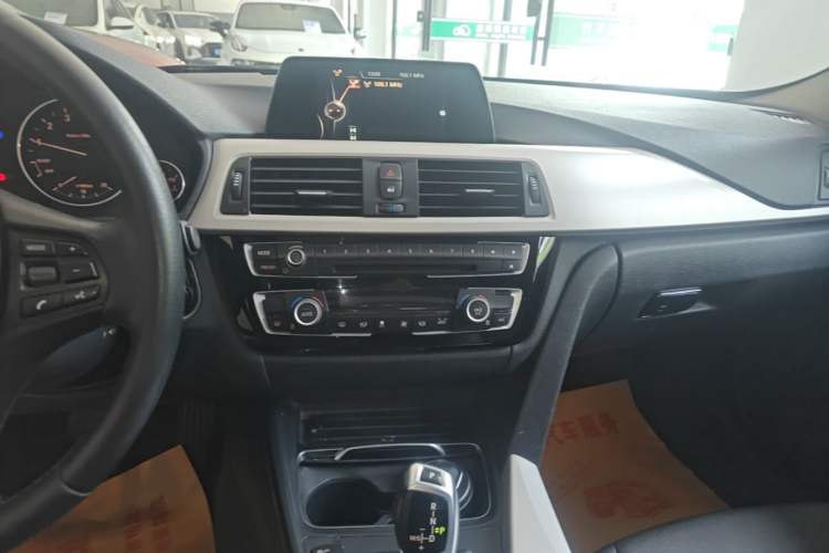 Used BMW 3 Series 2016 320Li Fashion Model Audio And AC Panel