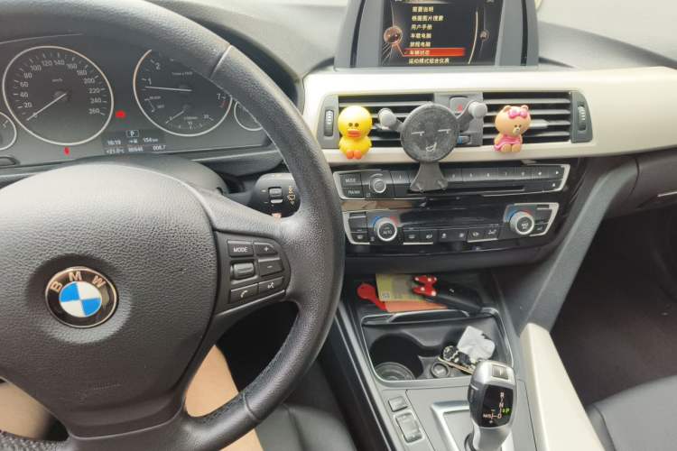 Used BMW 3 Series 2016 316i Fashion Model Audio And AC Panel