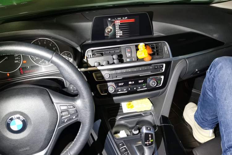 Used BMW 3 Series 2016 320Li Fashion Model Audio And AC Panel