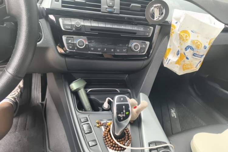 Used BMW 3 Series 2016 328Li Fashion Model Audio And AC Panel
