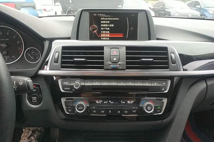 Used BMW 3 Series 2016 316i Fashion Model Audio And AC Panel