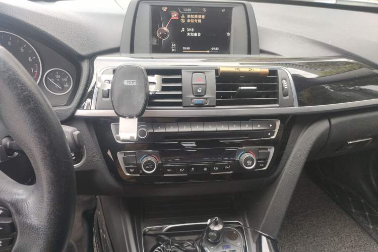 Used BMW 3 Series 2016 316Li Fashion Model Audio And AC Panel