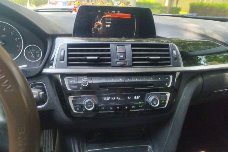 Used BMW 3 Series 2016 320Li Fashion Model Audio And AC Panel