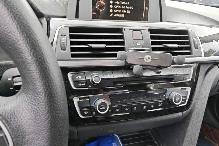 Used BMW 3 Series 2016 316i Fashion Model Audio And AC Panel