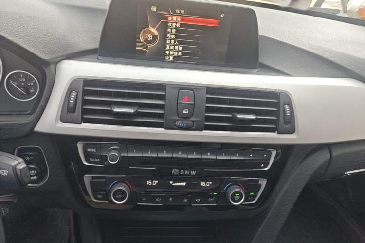Used BMW 3 Series 2016 320Li Fashion Model Audio And AC Panel