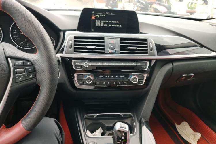 Used BMW 3 Series 2016 320i Fashion Model Audio And AC Panel