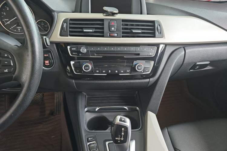 Used BMW 3 Series 2016 320Li Ambition Model Audio And AC Panel