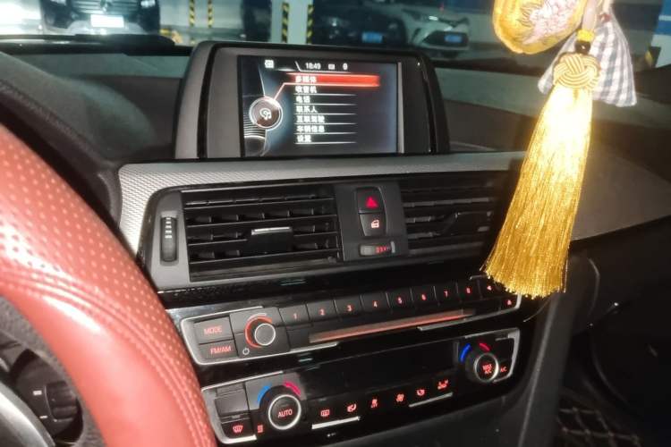 Used BMW 3 Series 2016 320i M Sport Audio And AC Panel