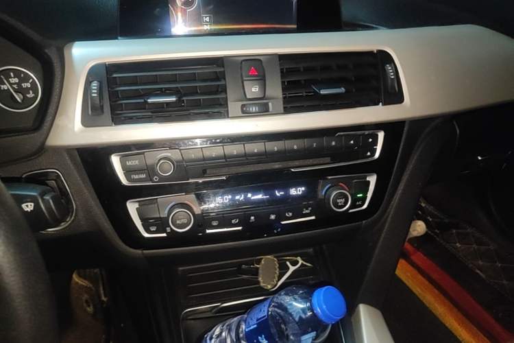 Used BMW 3 Series 2016 320Li Fashion Model Audio And AC Panel
