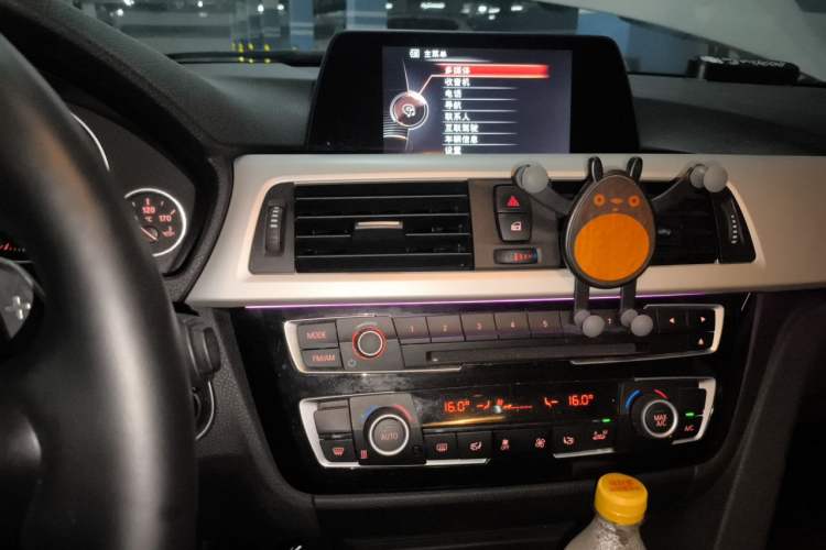 Used BMW 3 Series 2016 320i Fashion Model Audio And AC Panel