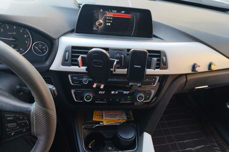 Used BMW 3 Series 2016 320i Fashion Model Audio And AC Panel
