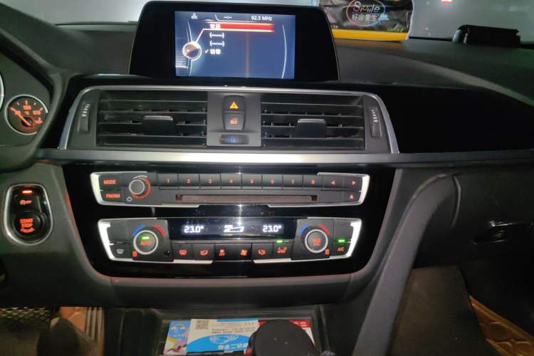 Used BMW 3 Series 2016 320Li Fashion Model Audio And AC Panel