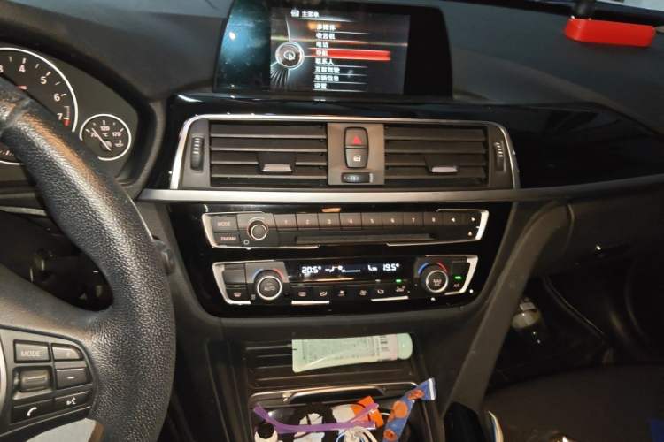 Used BMW 3 Series 2016 320i Fashion Model Audio And AC Panel