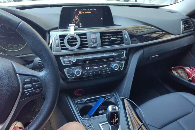 Used BMW 3 Series 2016 320Li Fashion Model Audio And AC Panel