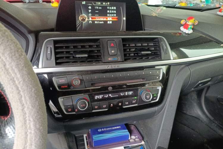 Used BMW 3 Series 2016 320i Fashion Model Audio And AC Panel
