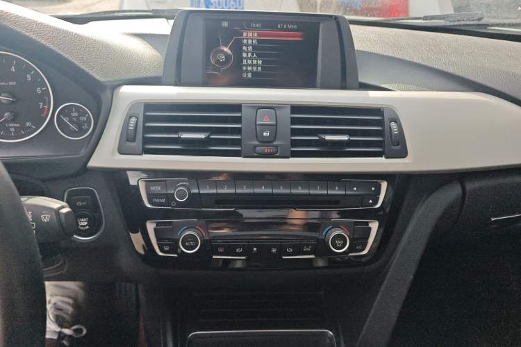Used BMW 3 Series 2016 316i Fashion Model Audio And AC Panel