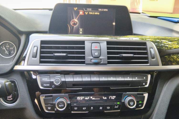 Used BMW 3 Series 2016 320Li Fashion Model Audio And AC Panel