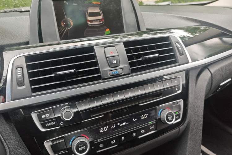 Used BMW 3 Series 2016 320Li Ambition Model Audio And AC Panel