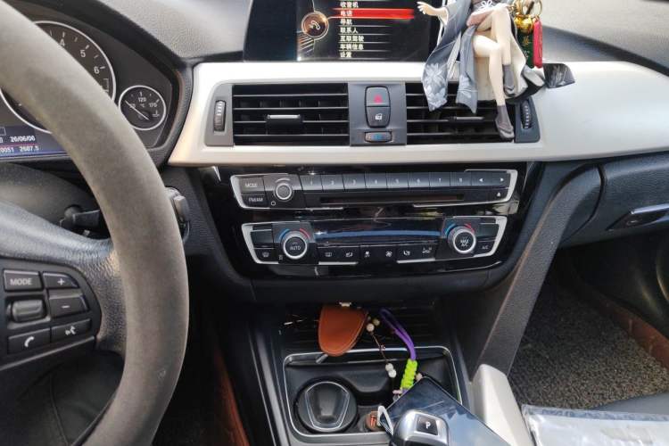 Used BMW 3 Series 2016 320i Fashion Model Audio And AC Panel