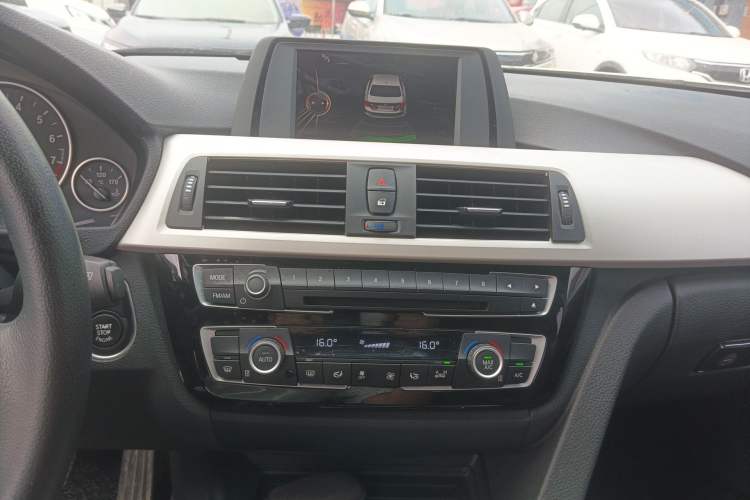 Used BMW 3 Series 2016 320Li Fashion Model Audio And AC Panel