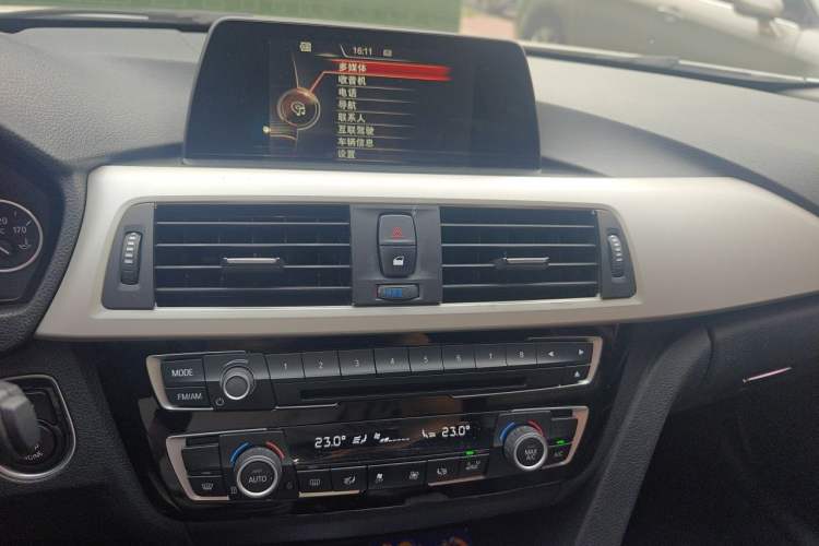 Used BMW 3 Series 2016 320Li Fashion Model Audio And AC Panel