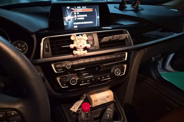 Used BMW 3 Series 2016 320i Fashion Model Audio And AC Panel
