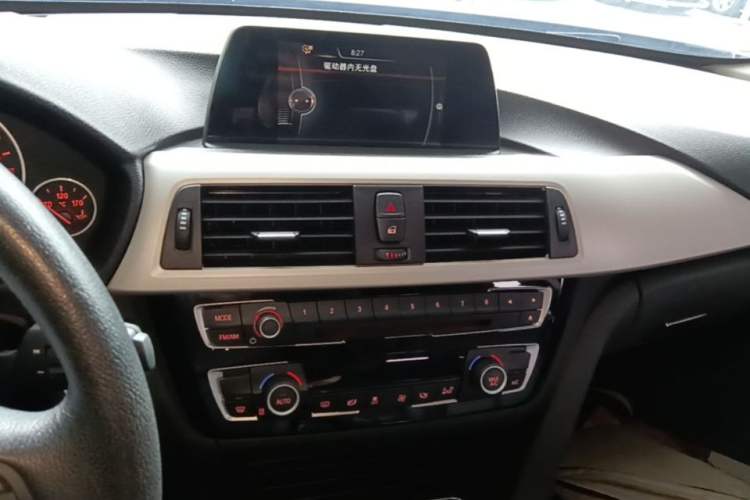 Used BMW 3 Series 2016 320i Fashion Model Audio And AC Panel