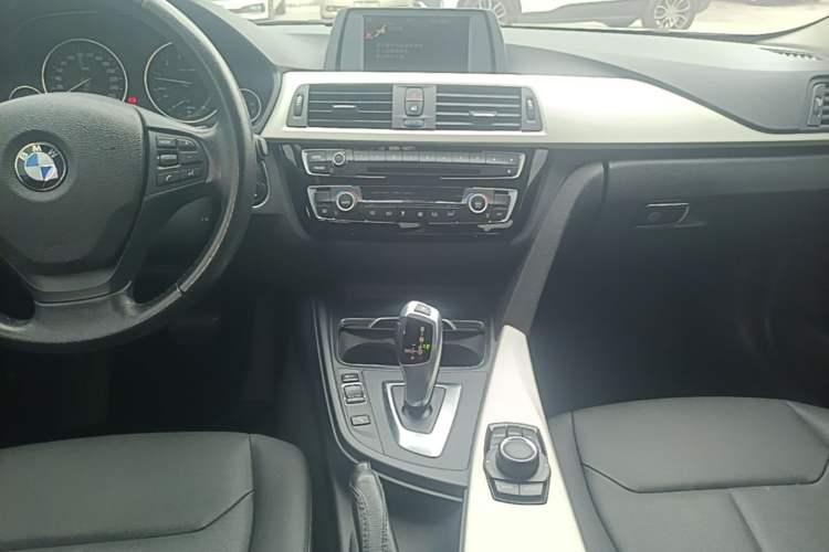 Used BMW 3 Series 2016 320Li Ambition Model Audio And AC Panel