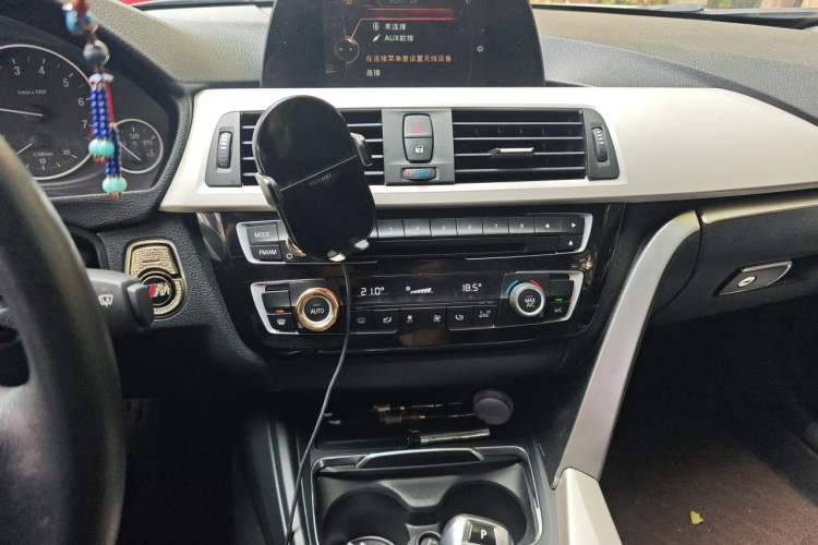 Used BMW 3 Series 2016 320i Fashion Model Audio And AC Panel