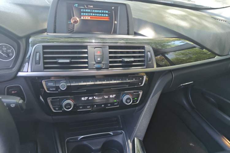 Used BMW 3 Series 2016 316Li Fashion Model Audio And AC Panel