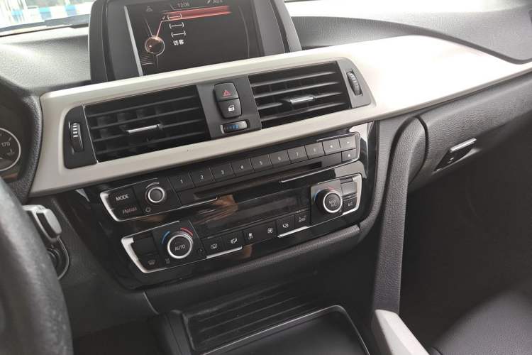Used BMW 3 Series 2016 320Li Ambition Model Audio And AC Panel