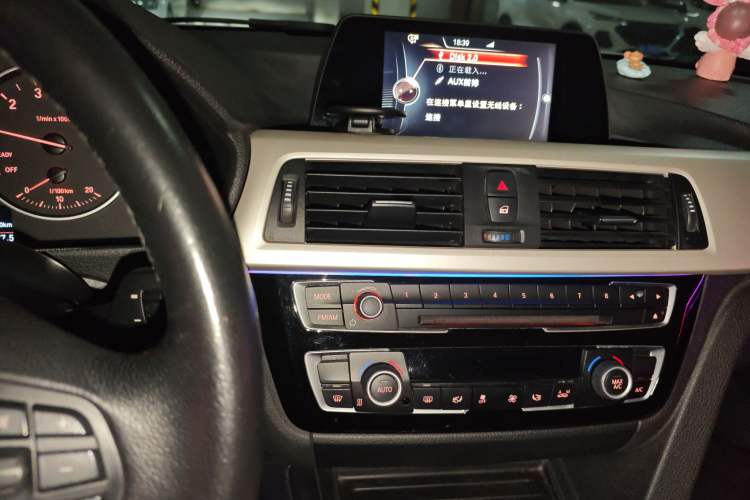 Used BMW 3 Series 2016 320i Fashion Model Audio And AC Panel