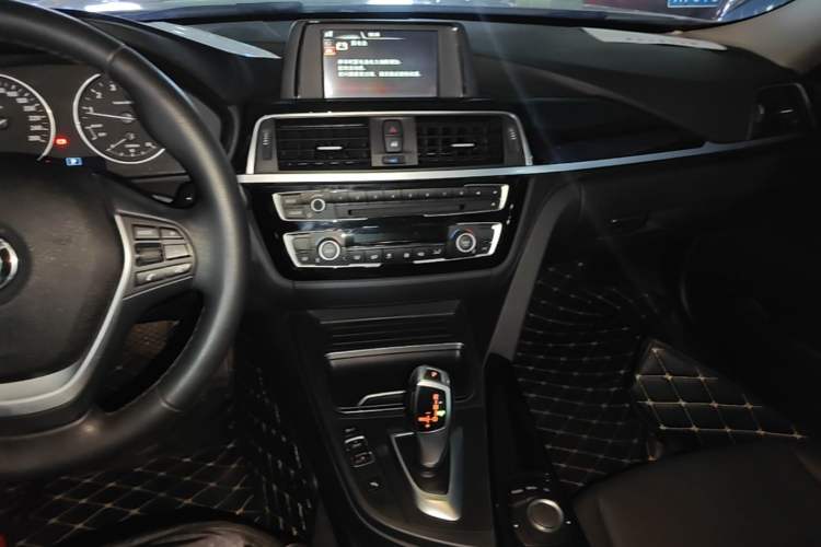 Used BMW 3 Series 2016 316Li Fashion Model Audio And AC Panel