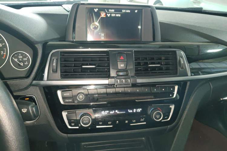 Used BMW 3 Series 2016 320Li Ambition Model Audio And AC Panel