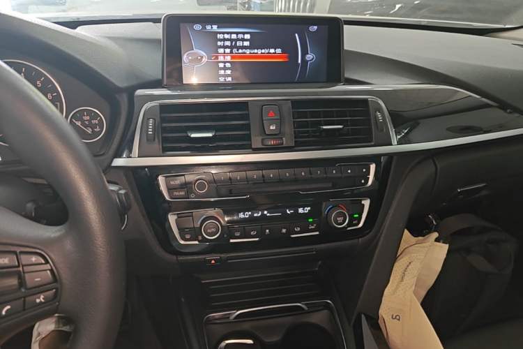 Used BMW 3 Series 2016 316Li Fashion Model Audio And AC Panel