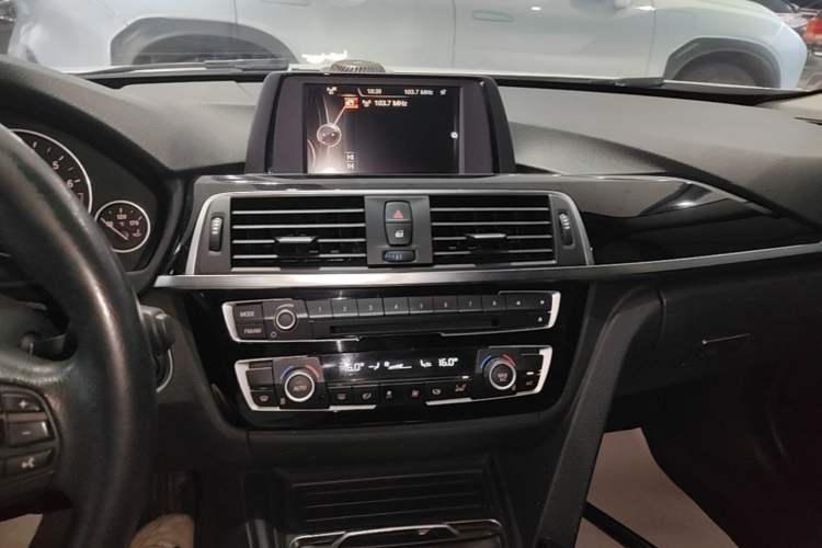 Used BMW 3 Series 2016 320Li Ambition Model Audio And AC Panel