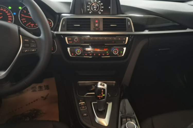 Used BMW 3 Series 2016 316i Fashion Model Audio And AC Panel