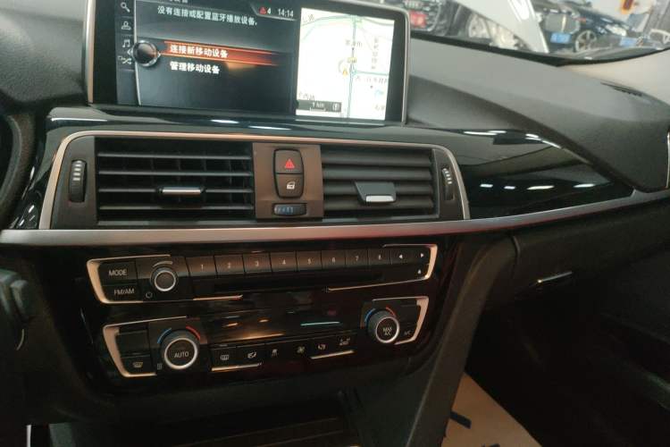 Used BMW 3 Series 2016 316i Fashion Model Audio And AC Panel