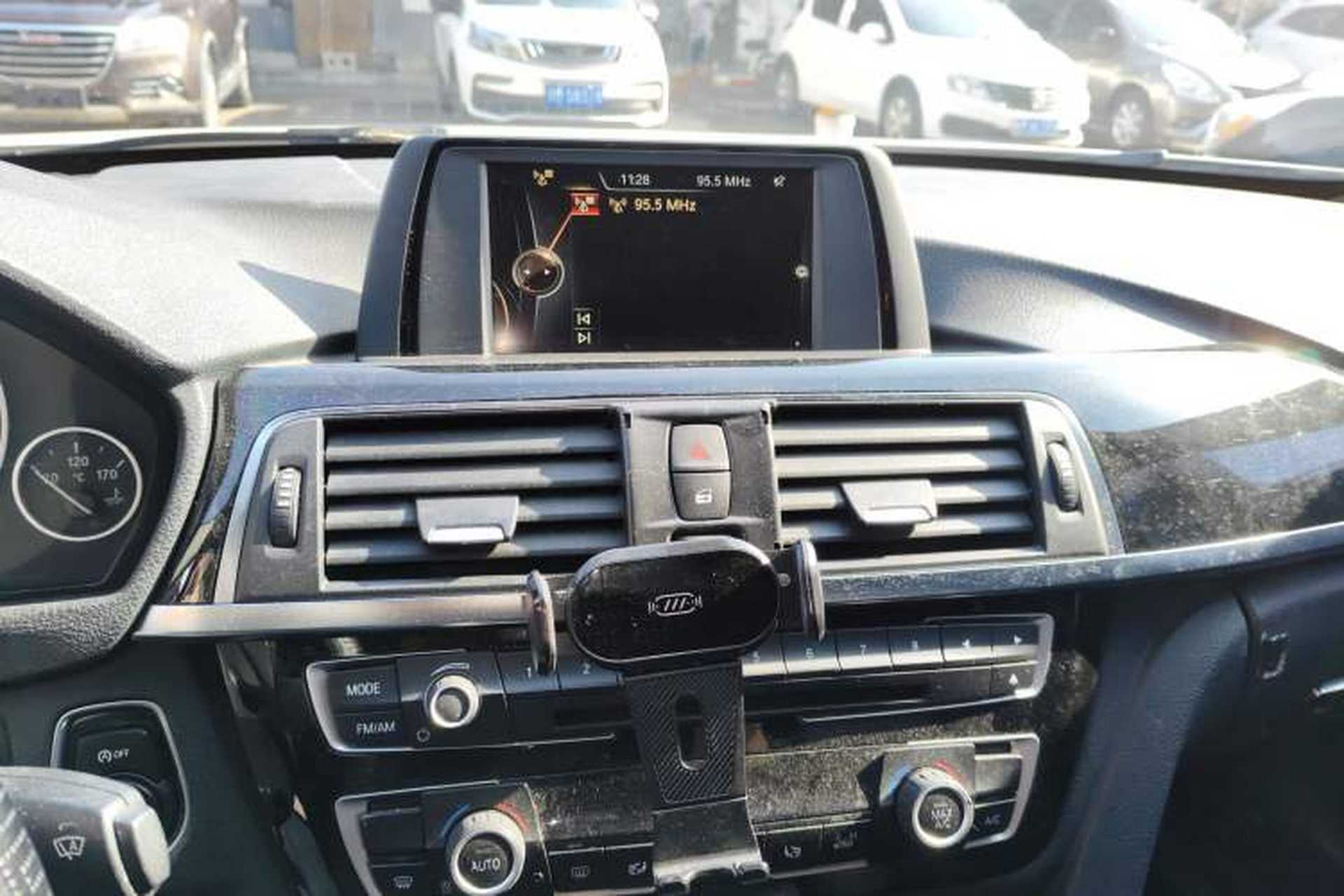 Used BMW 3 Series 2016 316i Fashion Model Audio And AC Panel