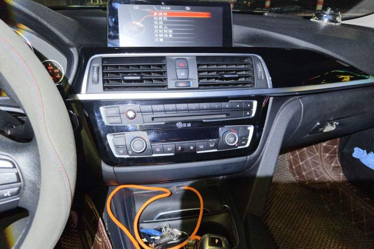 Used BMW 3 Series 2016 316Li Fashion Model Audio And AC Panel
