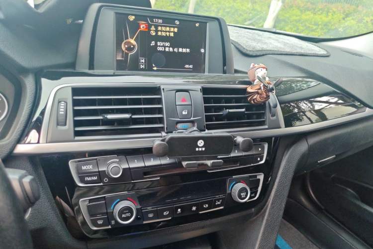 Used BMW 3 Series 2016 316Li Fashion Model Audio And AC Panel