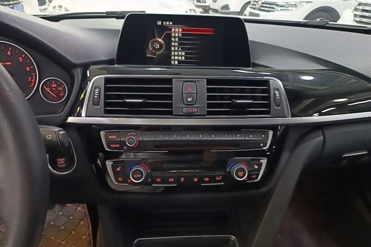 Used BMW 3 Series 2016 320Li Fashion Model Audio And AC Panel